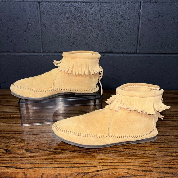 Minnetonka Womens 8 Tan Suede Fringe Moccasin Boots Ankle Booties Zip Soft Sole - Picture 1 of 7